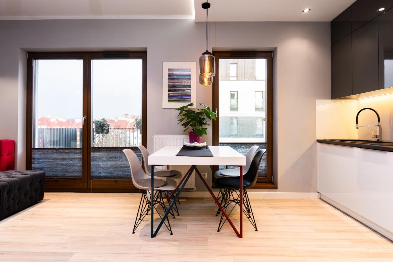 Elegant Business Accommodation With Parking - By Upstairs Cracóvia Exterior foto