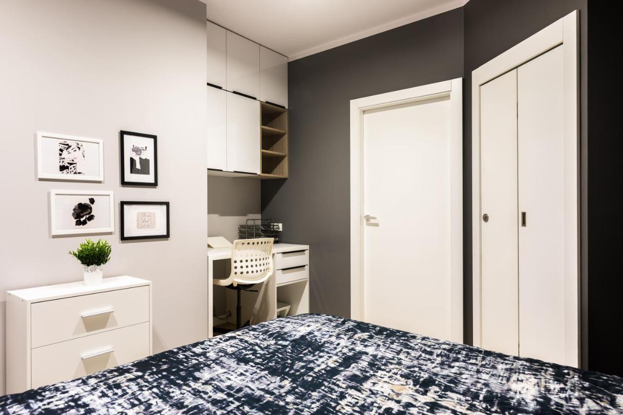 Elegant Business Accommodation With Parking - By Upstairs Cracóvia Exterior foto